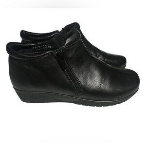 Walking Cradles Black Leather Ankle Boots Women’s Sz 7